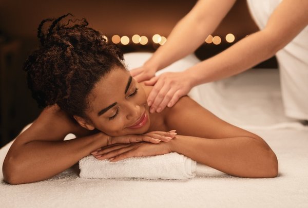 Bien-être au féminin : découvrez les bienfaits du massage spa